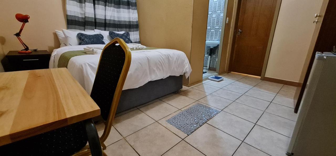 My House Guest House Pretoria-Noord エクステリア 写真