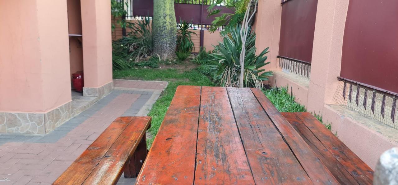 My House Guest House Pretoria-Noord エクステリア 写真