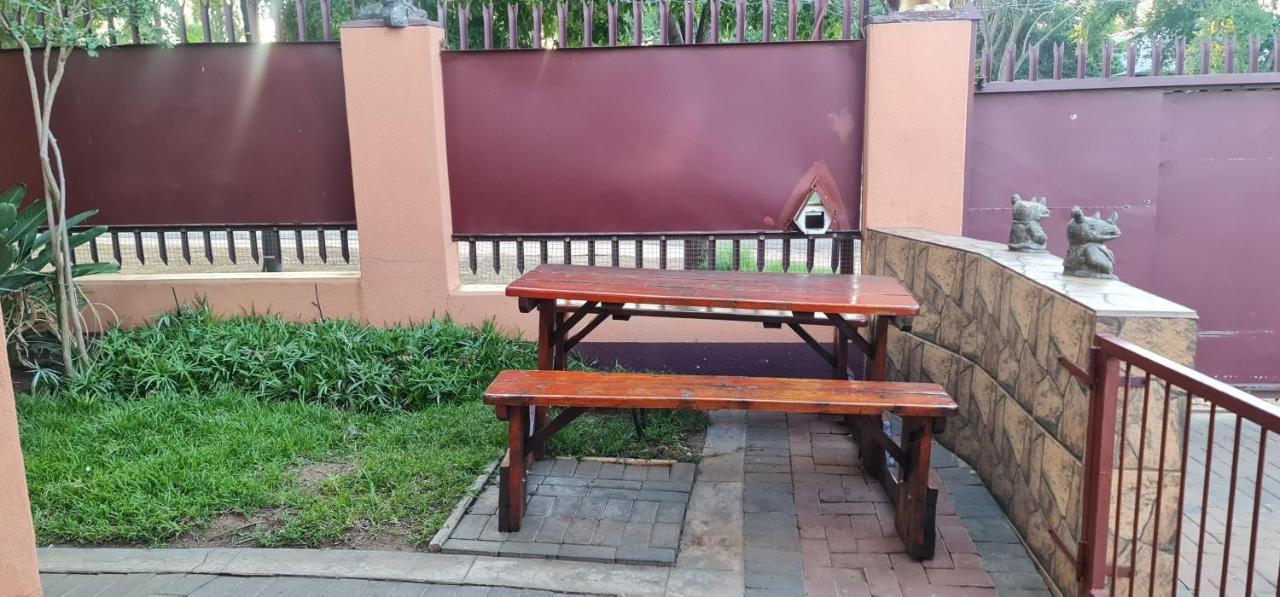 My House Guest House Pretoria-Noord エクステリア 写真